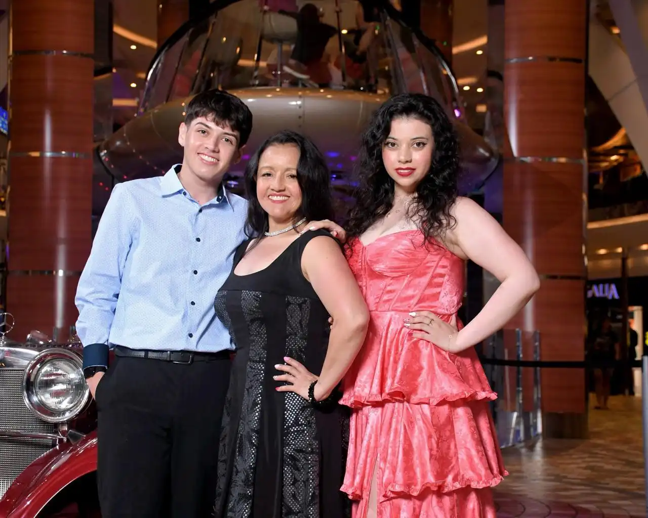 Gina Torres junto a su familia en una fotografía compartida